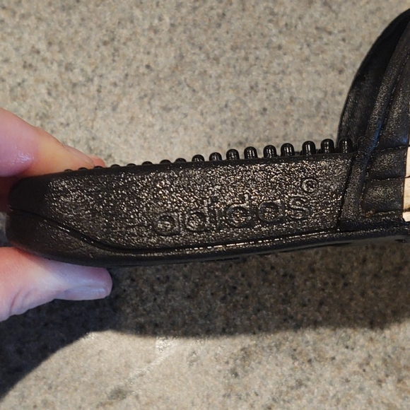 Girls size 1 Adidas slip on slides - Picture 4 of 5